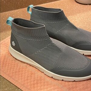 NEW, Spenco Yoga Stretch Orthotic Sneakers Light Gray